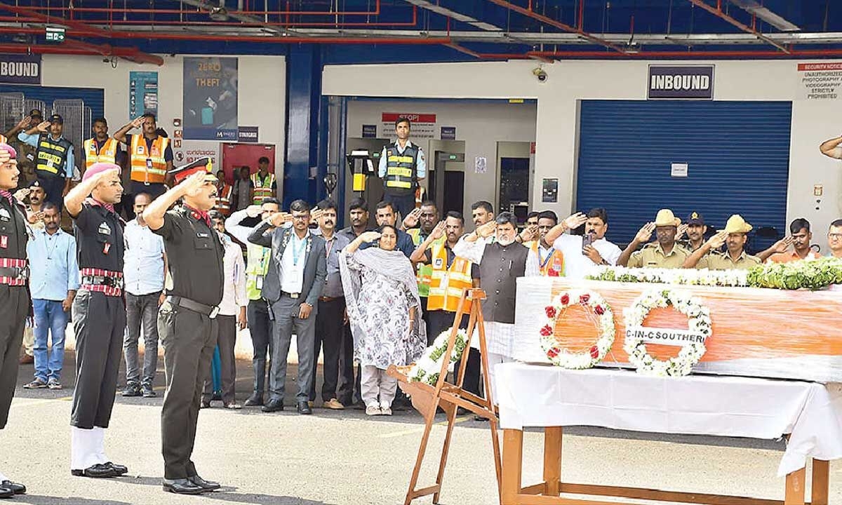 Mortal remains of Veer Jawan Murali Naik received with military honours