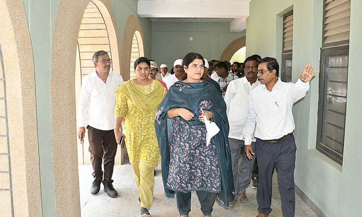 Collector stresses on new Kendriya Vidyalaya in Dhone