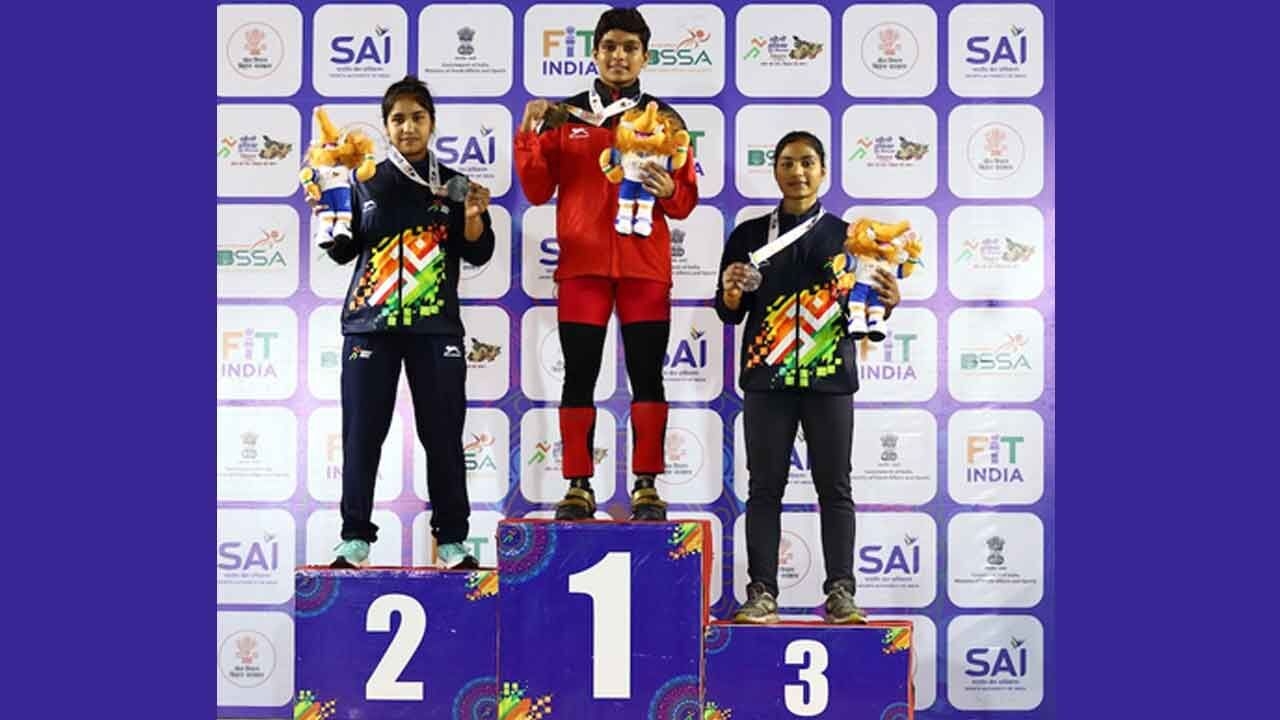 KIYG 2025: Daughter of an autorickshaw driver, Asmita Dhone eyes junior world weightlifting medal