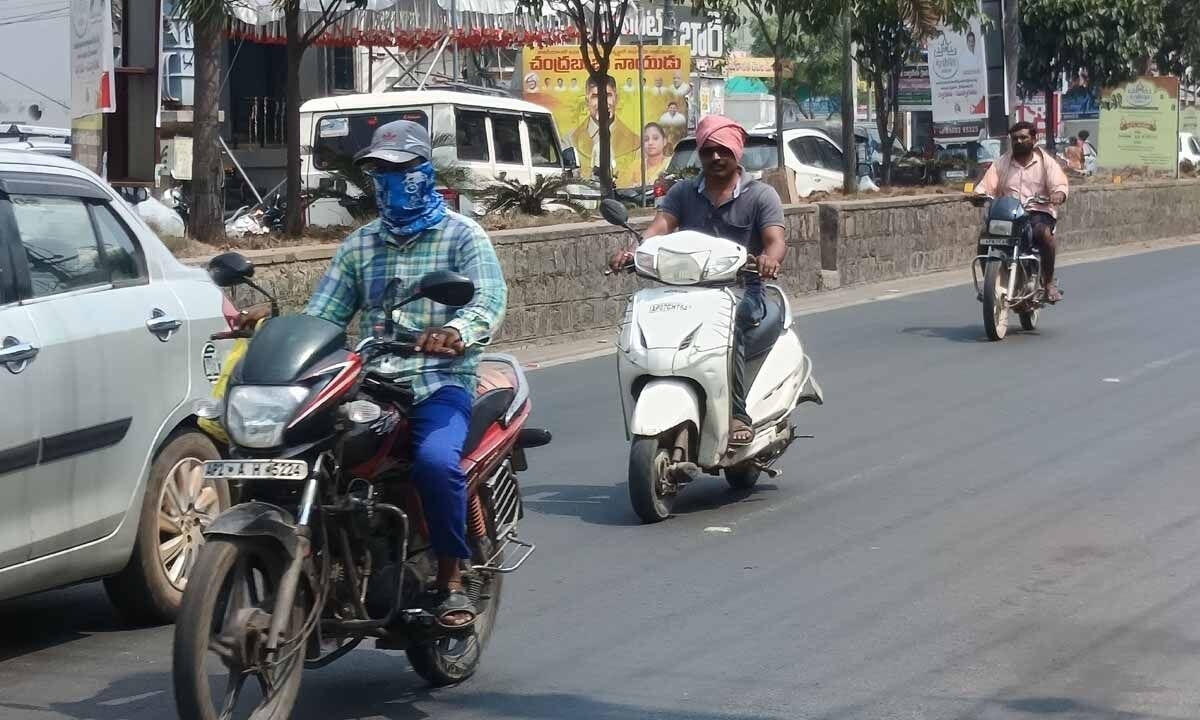 Scorching heat grips the State, temperature soars above 400C