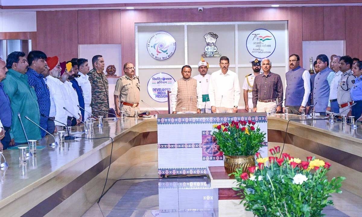 We must stand firmly behind our soldiers: Guv