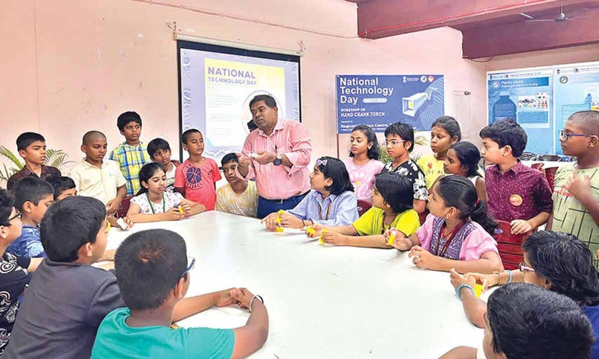 Young minds spark curiosity at National Technology Day workshop