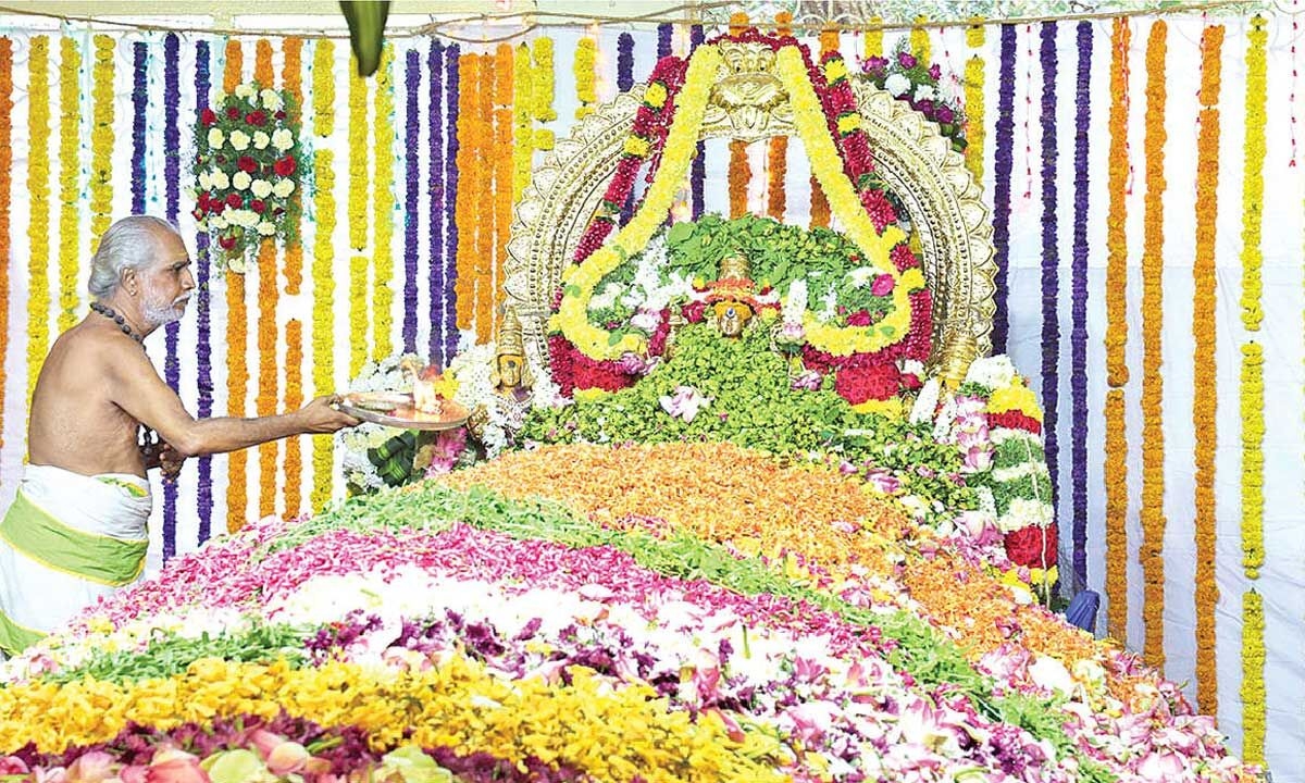 Patra Pushpa Yagam held at Kapileswara Swamy temple