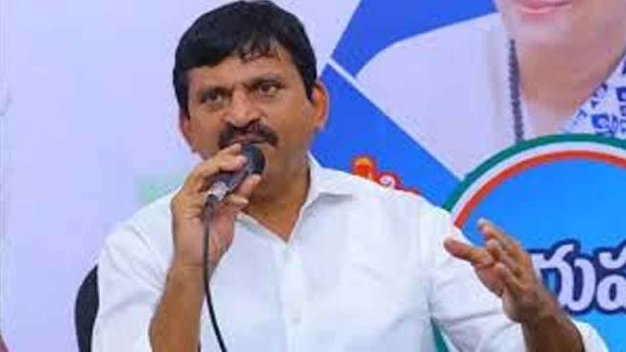 Minister directs Collectors to expeditiously resolve Bhu Bharati issues in pilot mandals