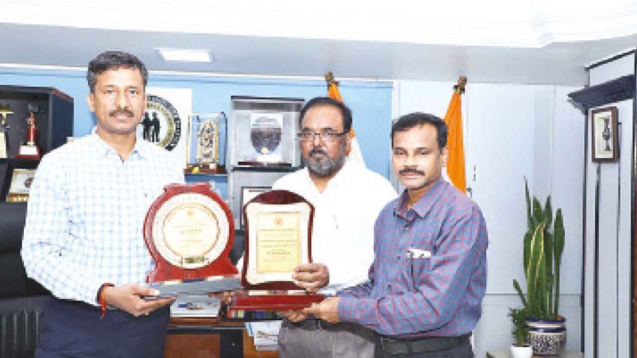 Singareni CMD receives ‘IIIE Performance Excellence' award