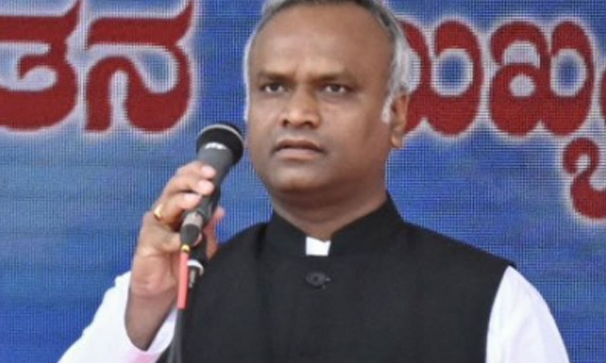Karnataka Minister Priyank Kharge slams Centre's foreign policy, BJP hits back