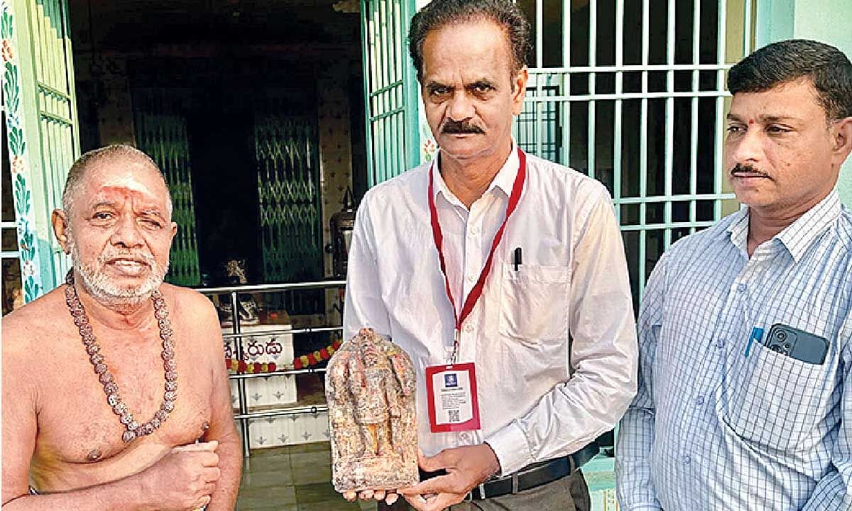 16th century miniature sculpture unearthed