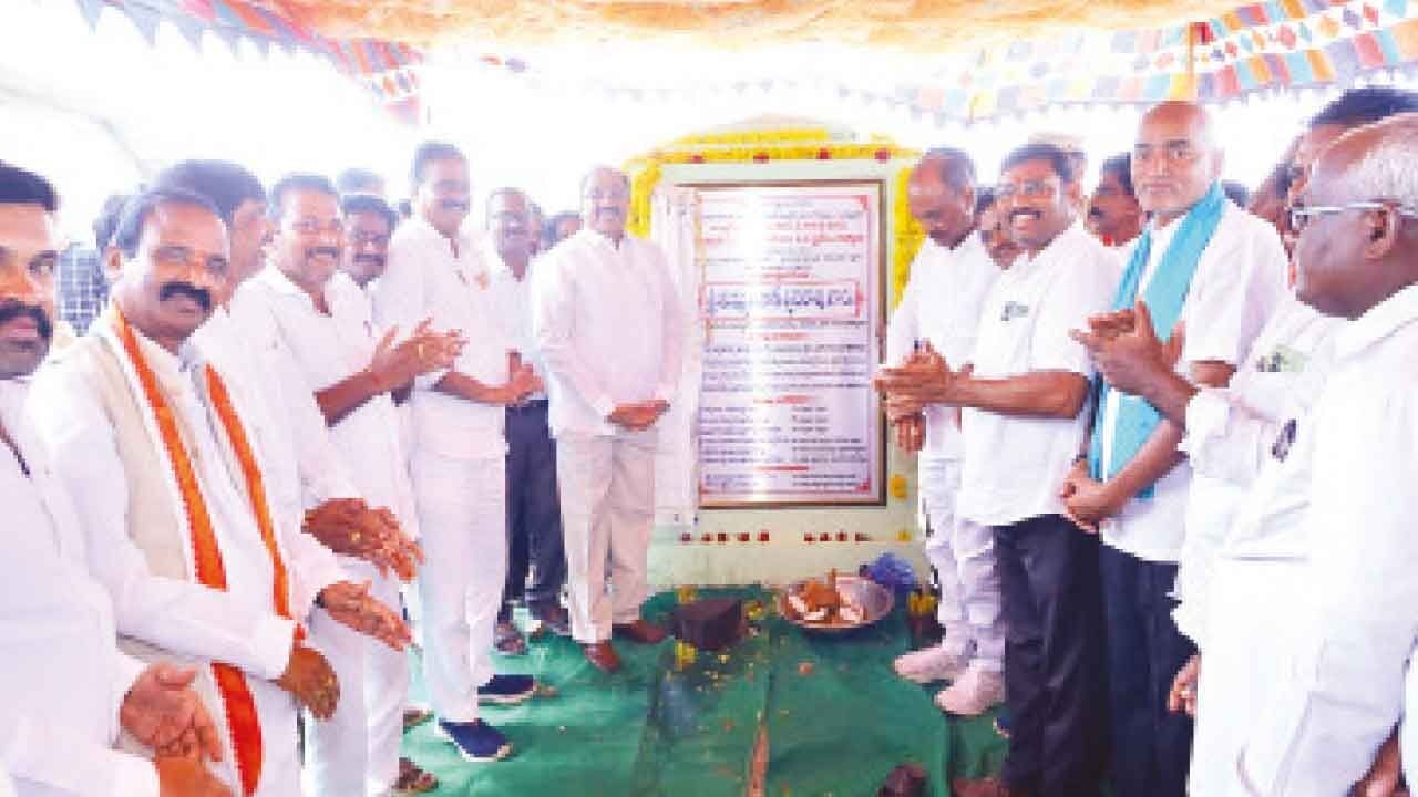 Minister stresses on quality of development works