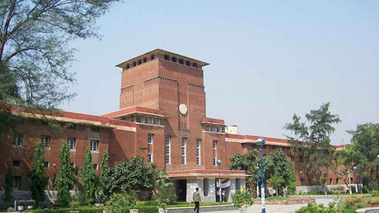 DU students asked to retweet VC's posts supporting army