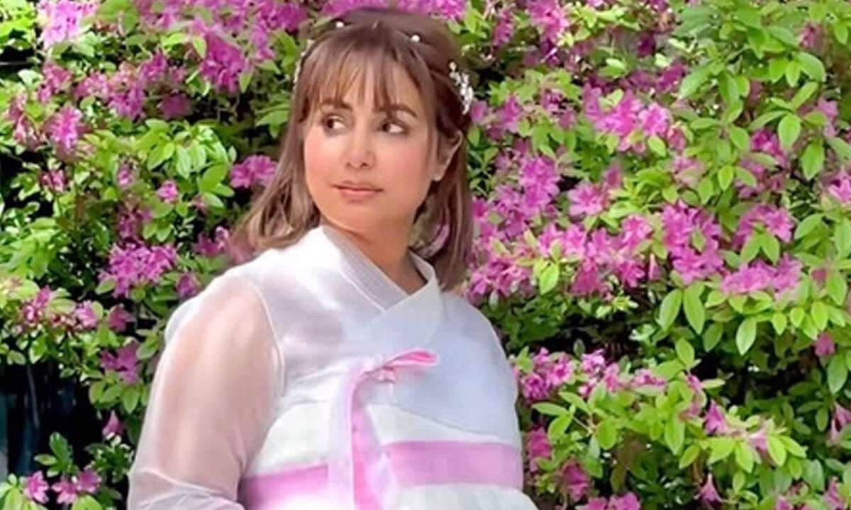 Hina Khan shares her 'fairy tale' experience from South Korea trip