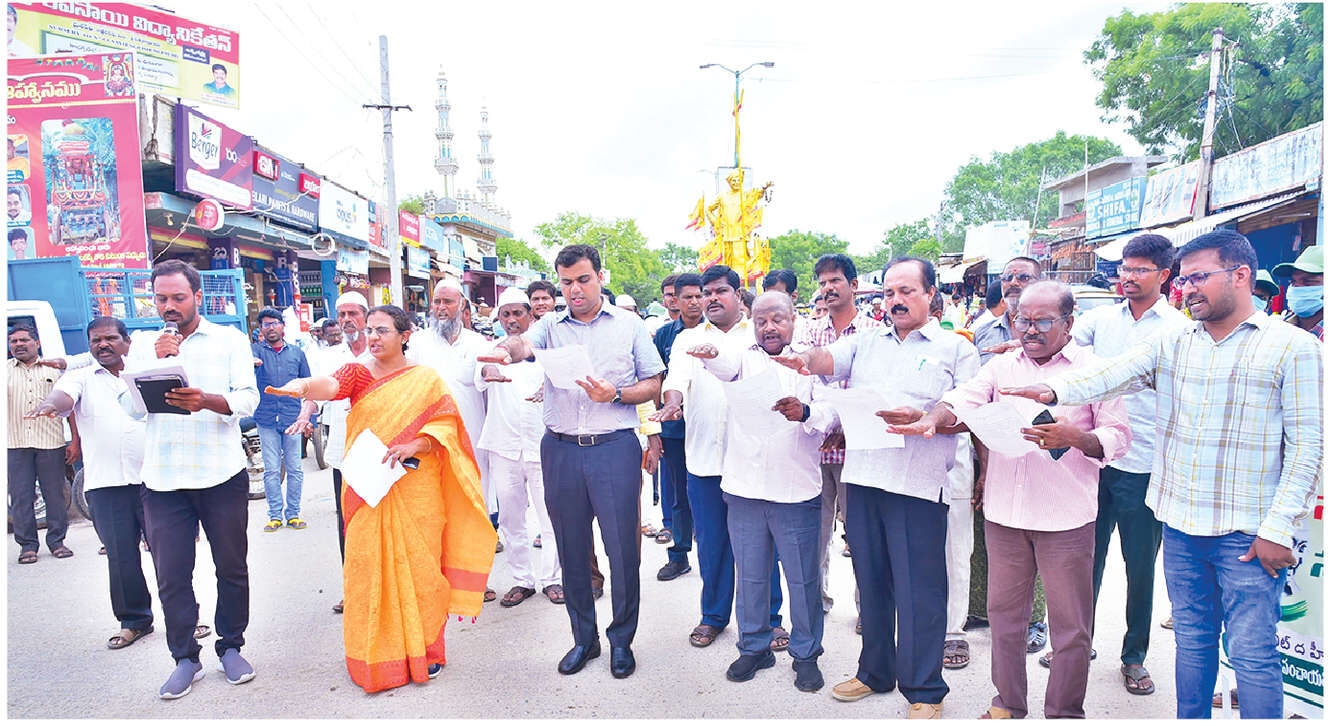 Collector stresses on cleanliness & tree plantation