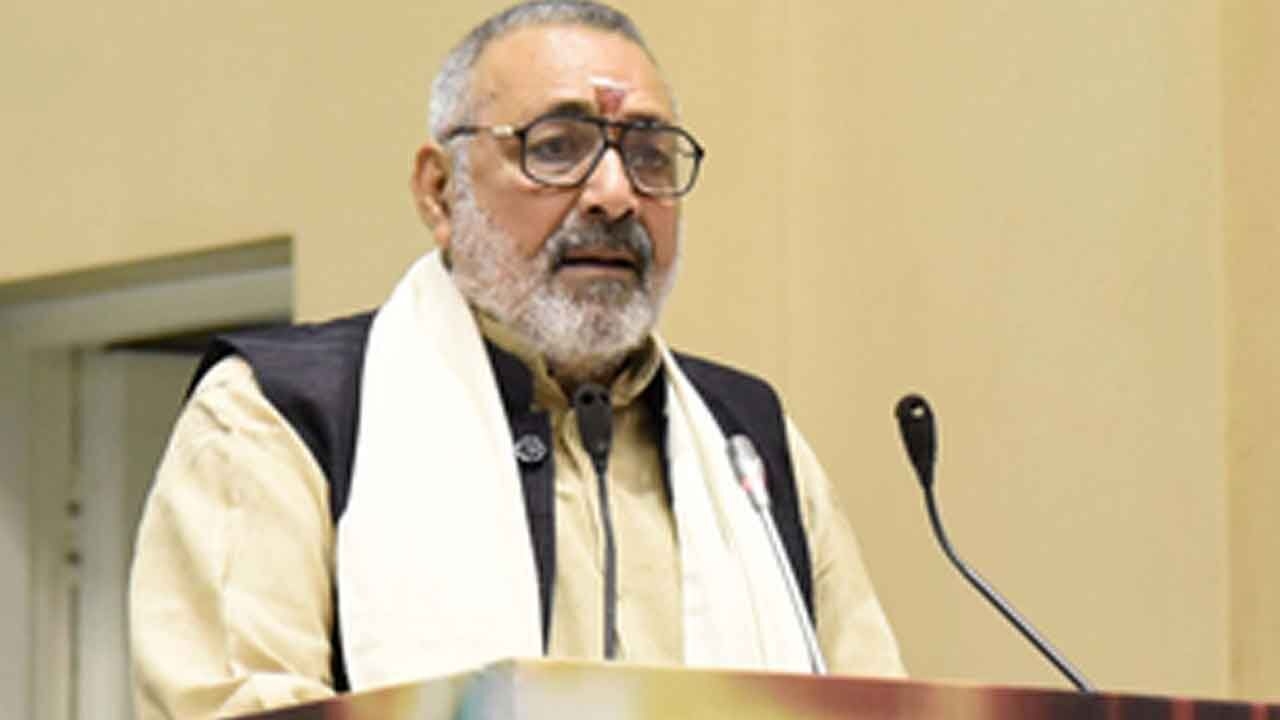 No politics in Tharoor's inclusion, Cong has internal issues, says Giriraj Singh
