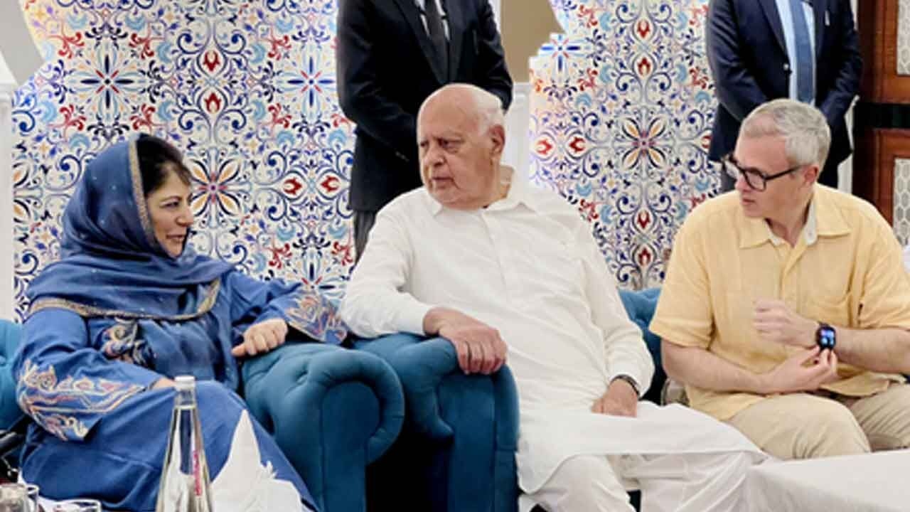 Omar vs Mehbooba - How Kashmir's dynasts flip on India and Pakistan