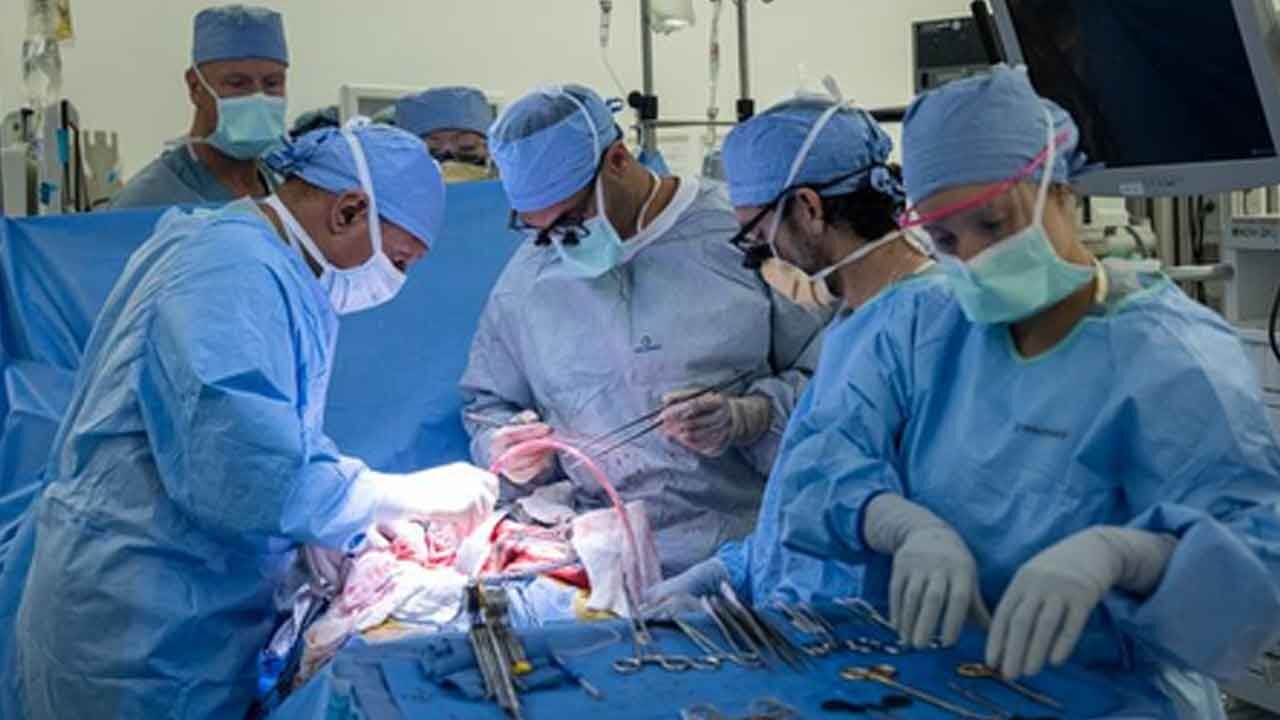 US surgeons perform world's first in-human bladder transplant