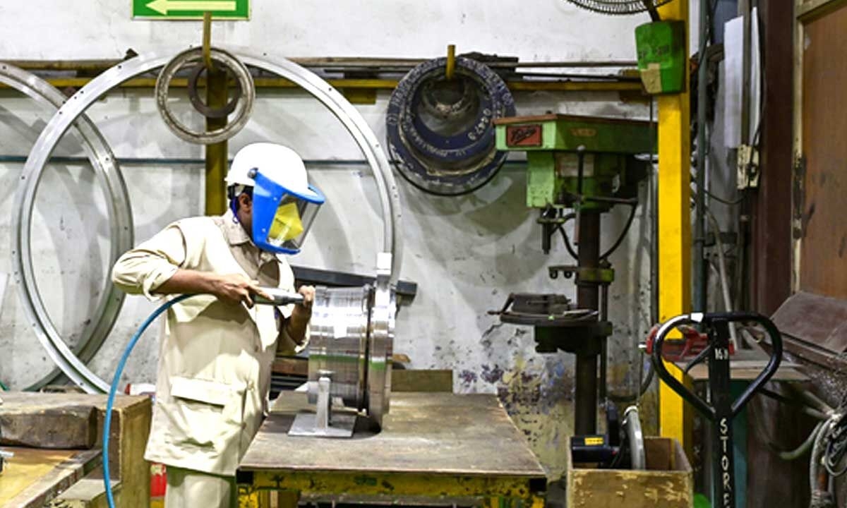 Manufacturing firms that fully integrate AI will gain significant edge: Report
