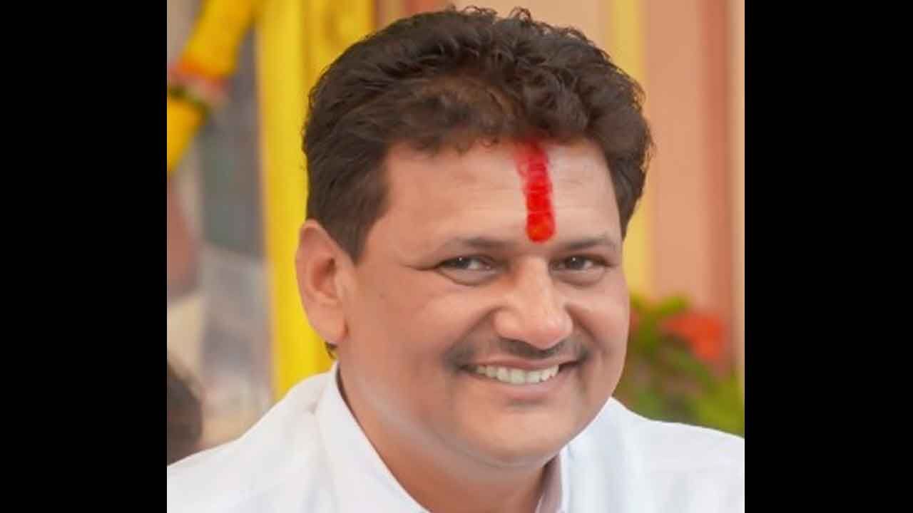 Submit proposal on state's health policy urgently: Maha Minister tells officials