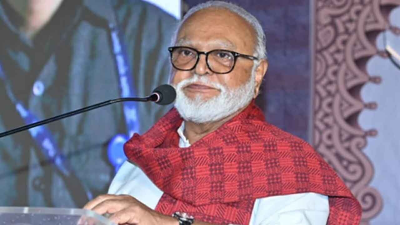 Maha cabinet expanded, Chhagan Bhujbal takes oath as minister