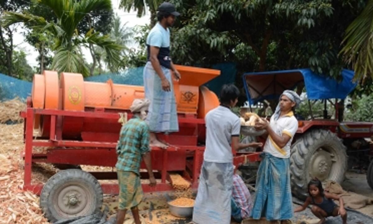 Inflation burden eases further in April for India's farm and rural workers