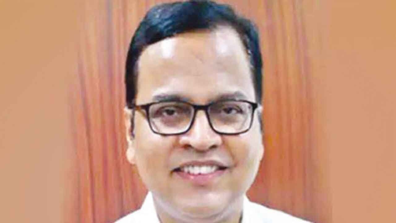 CS asks babus to maintain dignity while on duty