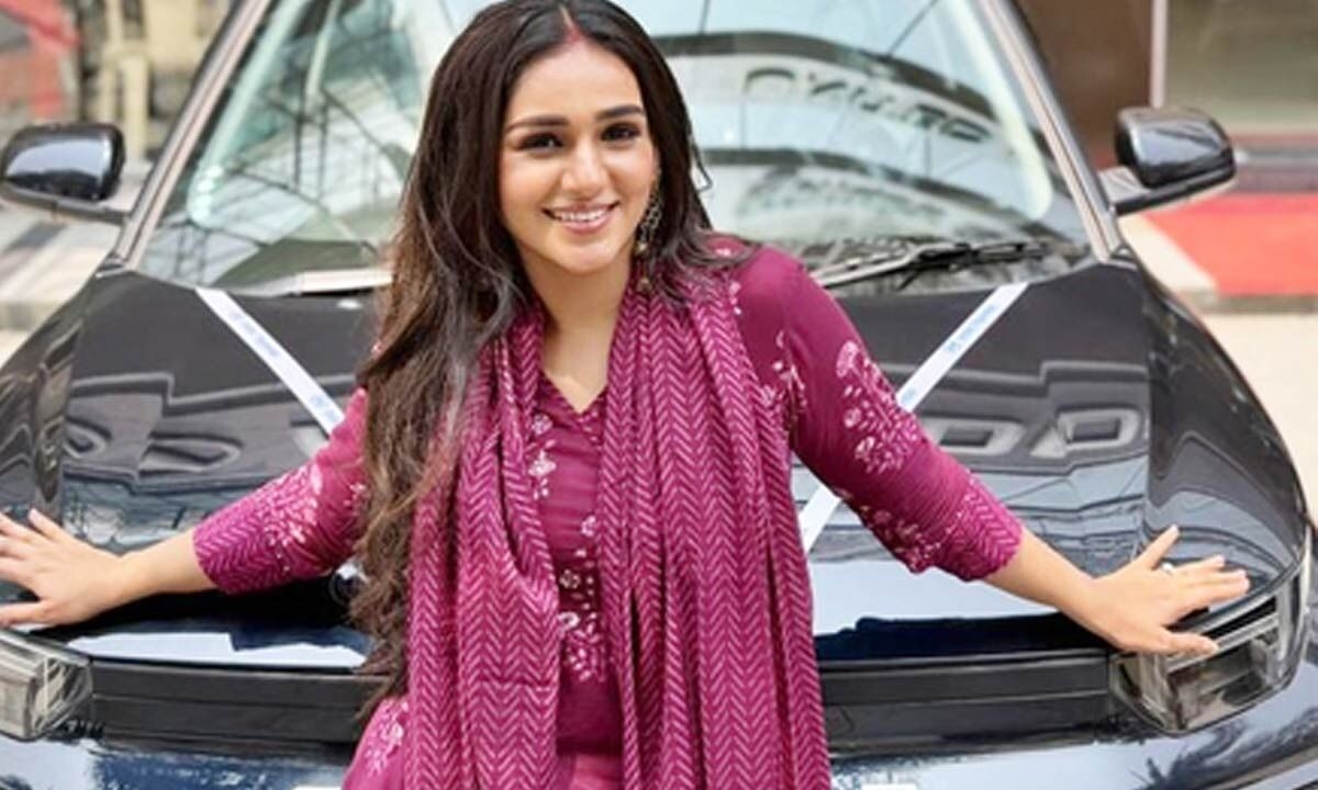 'Jagriti-Ek Nayi Subah' actress Rachana Mistry becomes the proud owner of her first car