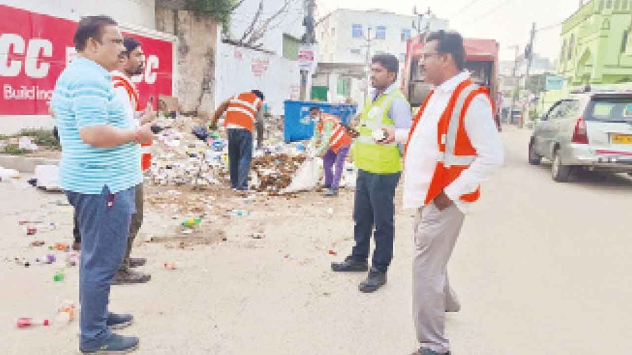 Not lifting piled-up garbage on time irks even GHMC babus