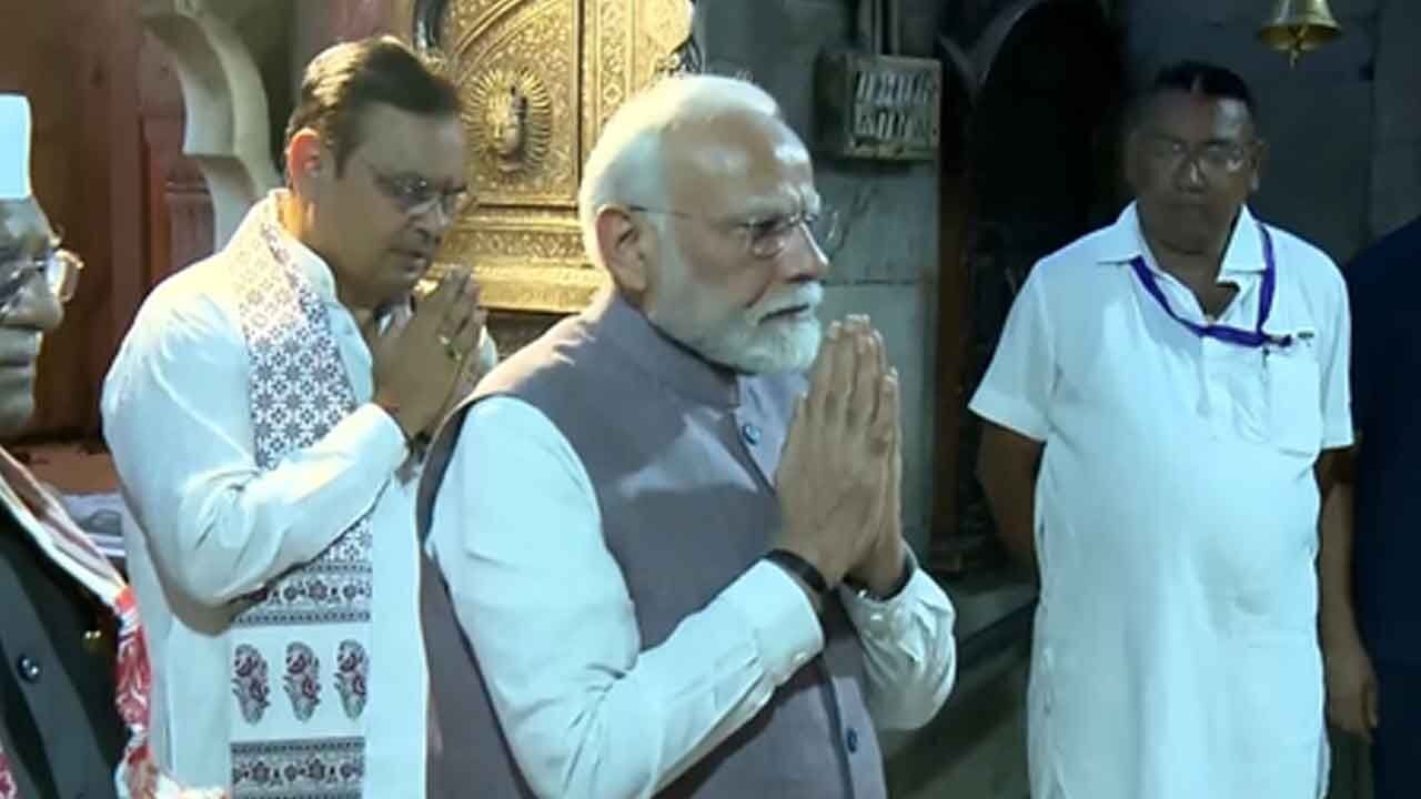 PM Modi offers prayers at Rajasthan's Karni Mata Temple