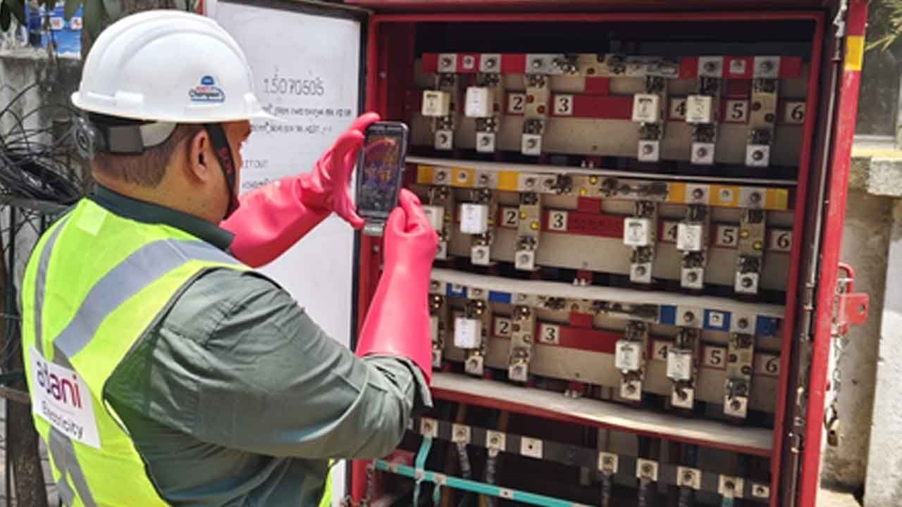 Adani Electricity empowers its ‘Power Warriors' with advanced mobile thermal imaging tools