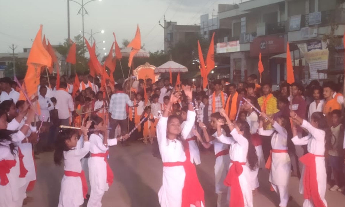 Grand Sri Hanuman Vijaya Utsava Rally Inspires Devotion and Unity in Aiza, Jogulamba Gadwal