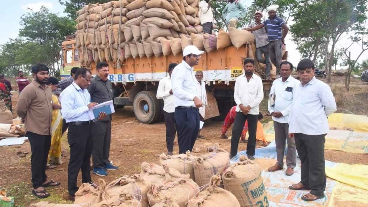 Collector Santosh Urges Swift Paddy Transport and Protection Measures Amid Rain Forecast in Gadwal