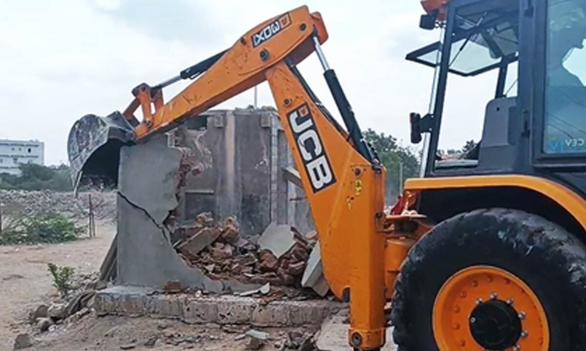 Jamnagar civic body in Gujarat resumes clearing illegal encroachments along riverbanks