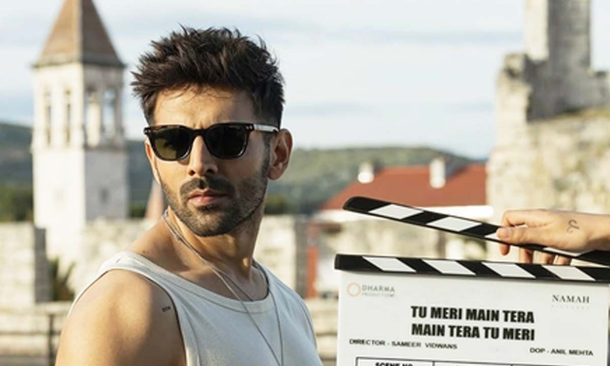 Karan Johar reacts after Kartik Aaryan flaunts his new look from ‘Tu Meri Main Tera Main Tera Tu Meri'