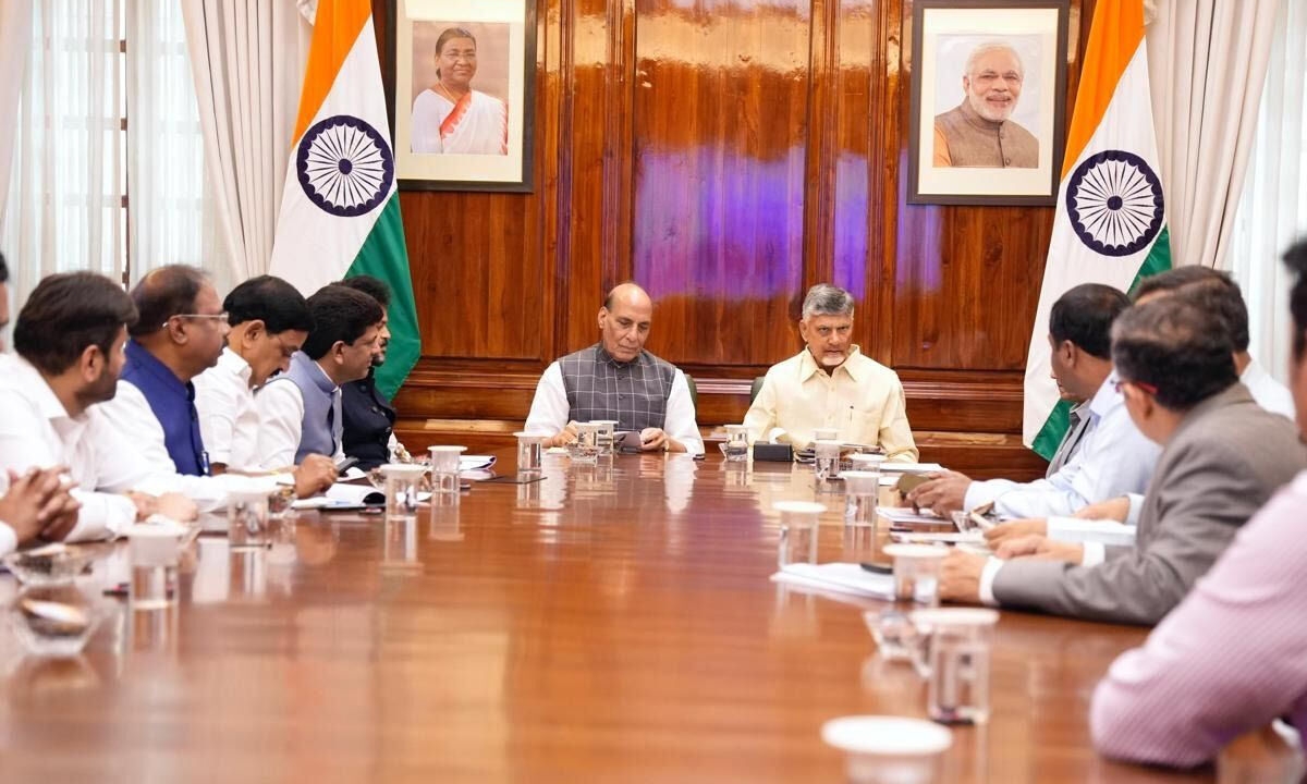 CM seeks Centre's support for defence mfg hub, RE projects