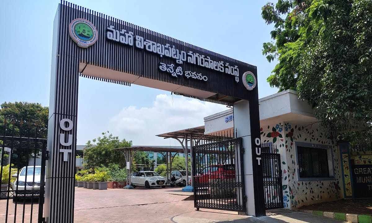 Civic body functions sans full-fledged chief for long
