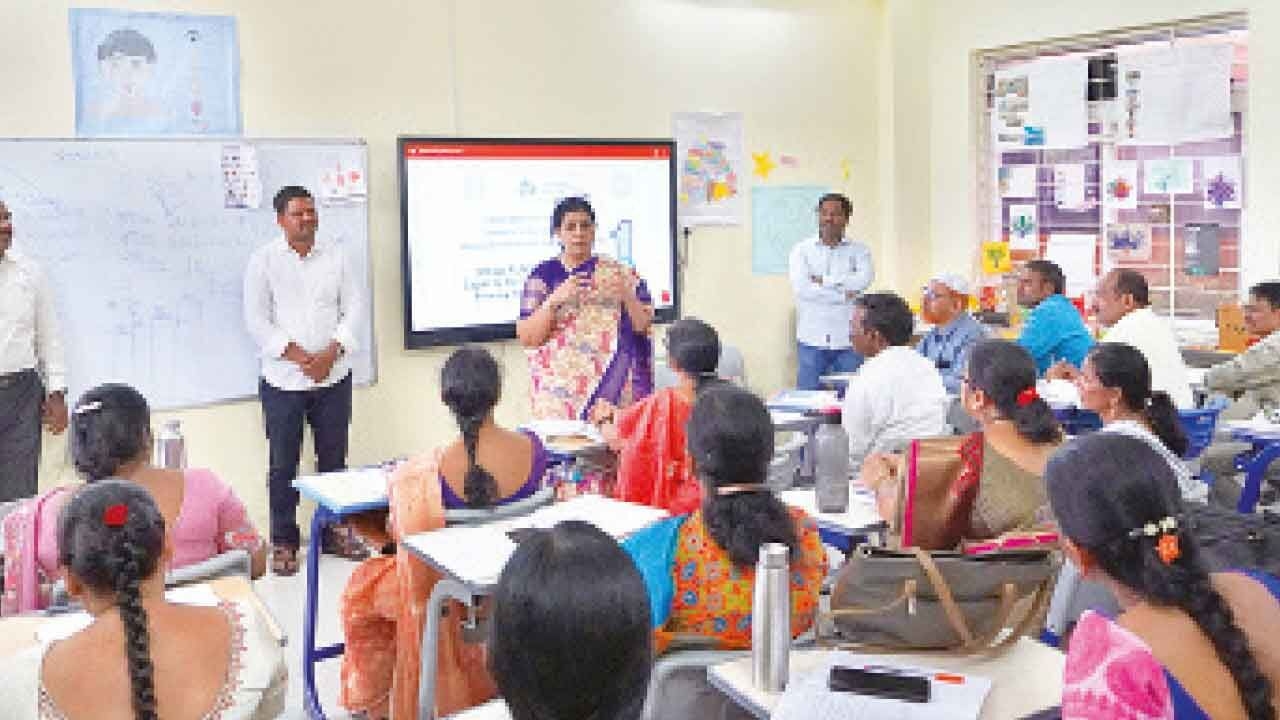 Education Secretary inspects teacher training centre in RR