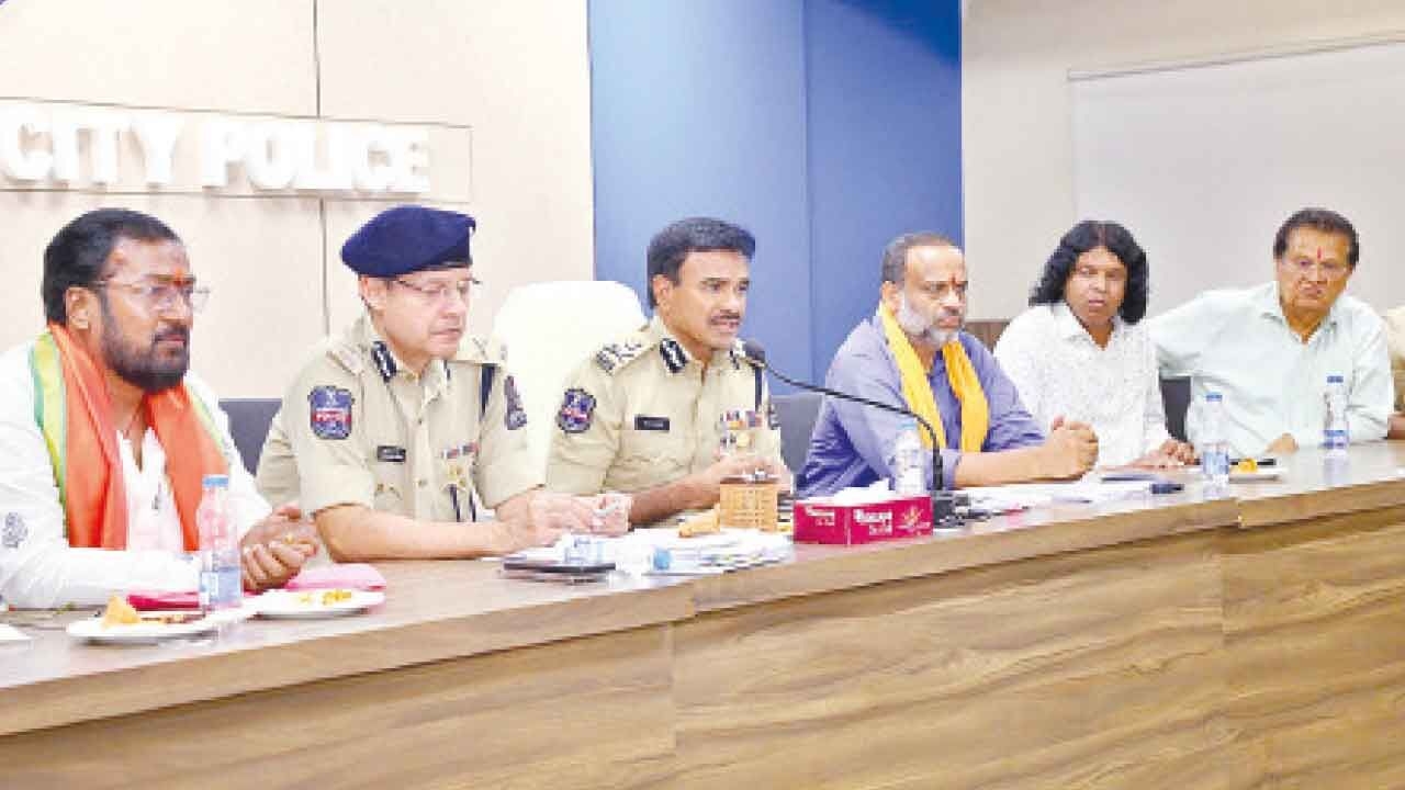 CV Anand holds meet with Gau Seva Assns to ensure a peaceful Bakrid