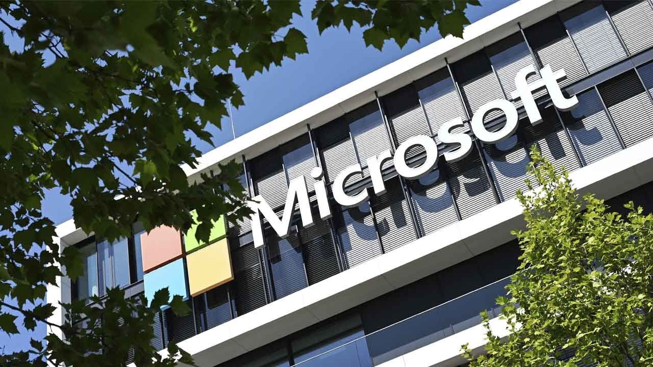 Microsoft Employee Defies Email Restrictions to Voice Support for Palestinians
