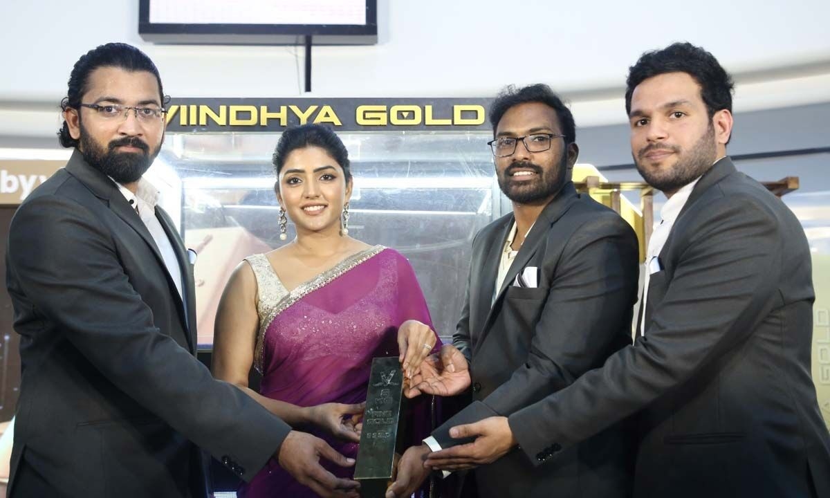 Eesha Rebba creates buzz in Vindhya Gold