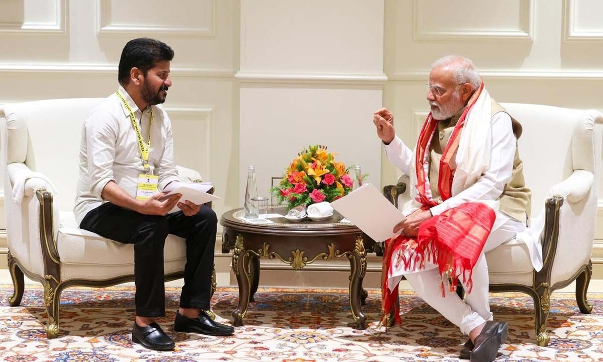 CM seeks Modi's help for infra, metro rail projects in state