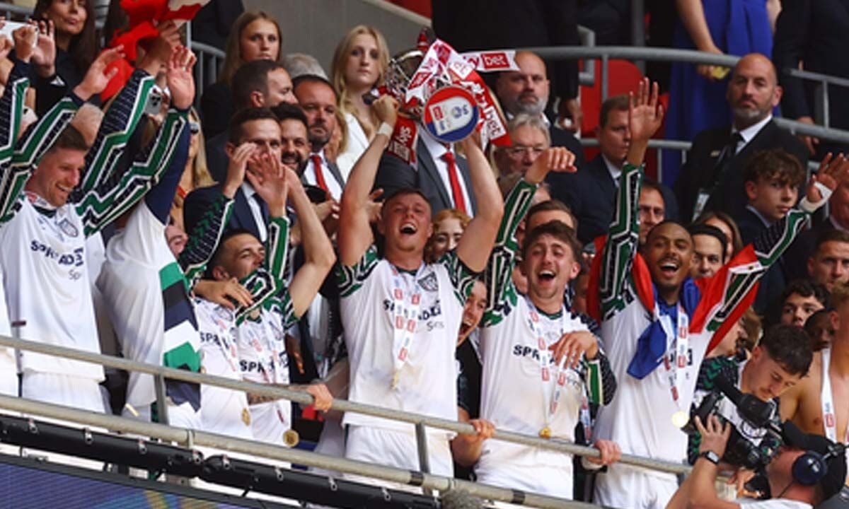 Sunderland promoted to Premier League with dramatic late win