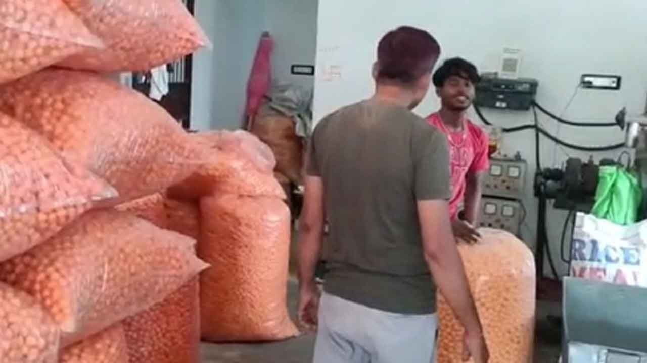 Bihar: Two brothers take advantage of 'PMFME' scheme, set up Kurkure factory in Motihari