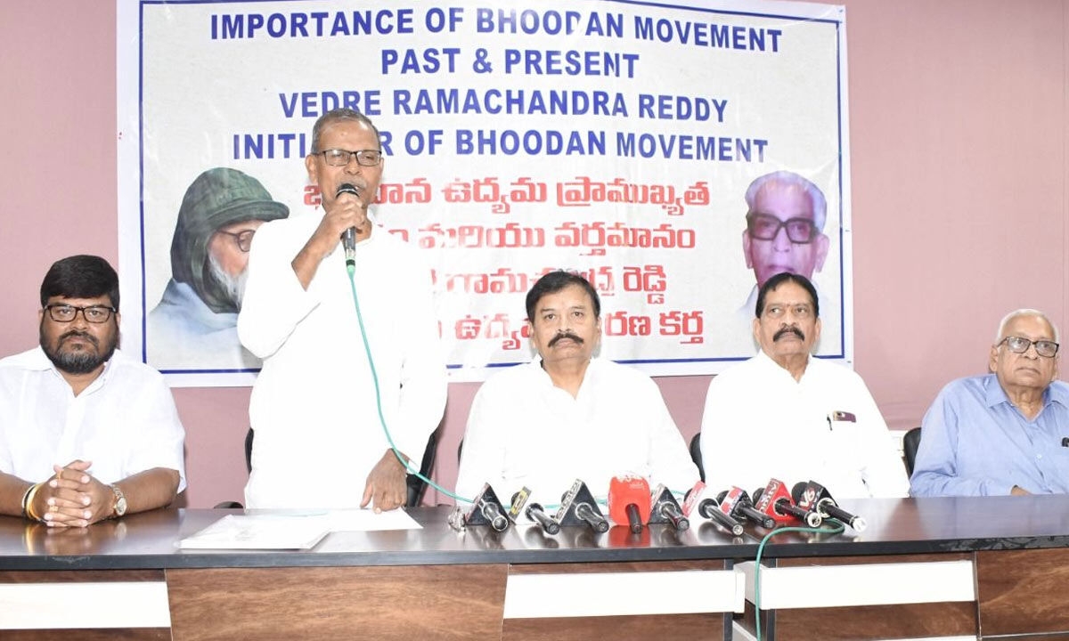 Statue of Bhoodan Movement's first donor must be installed at Tank Bund