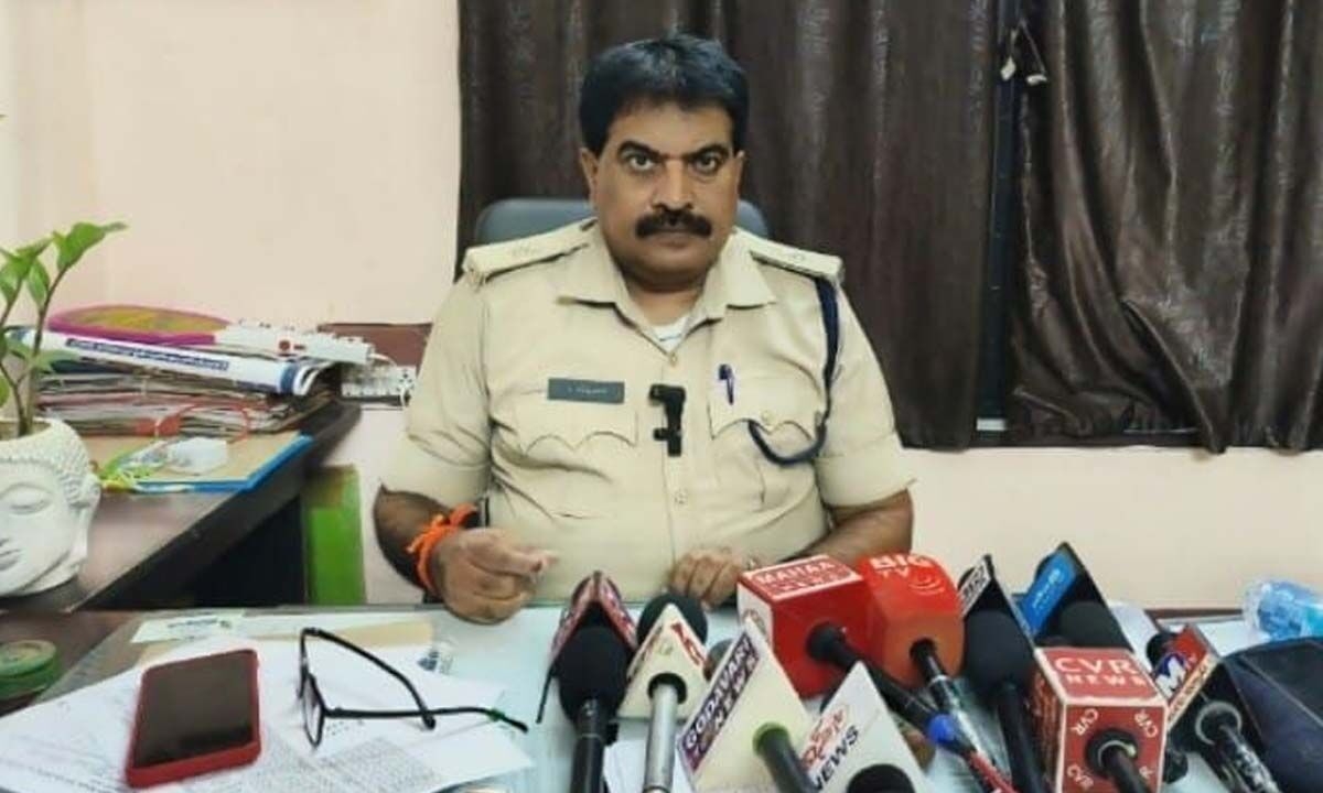 Excise dept cracks whip on belt shops