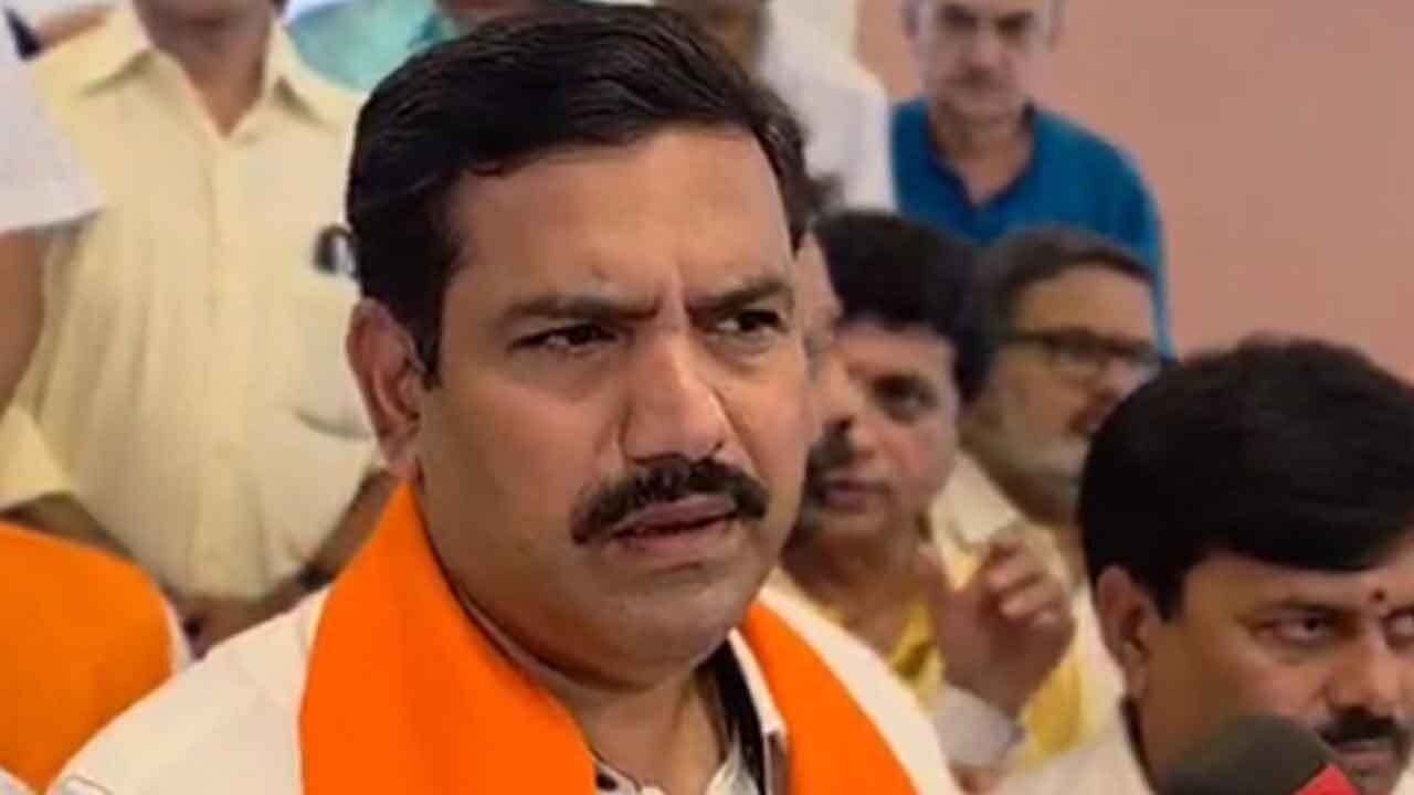 BJP slams Cong for 'emergency-like crackdown' on opposition, media in Karnataka