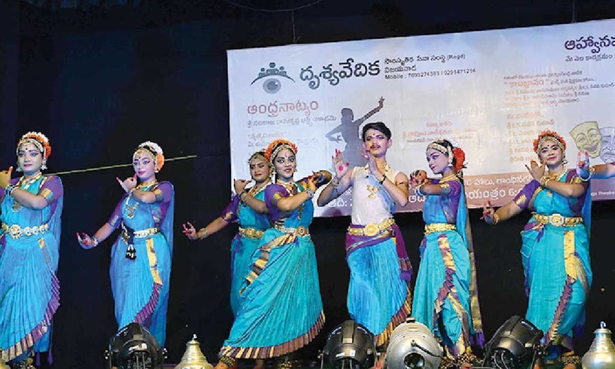 Audience clubs key for revival of theatre traditions'