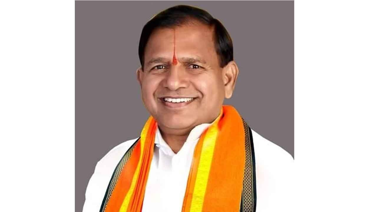 BJP takes a swipe at Cong govt for leaving farmers high and dry