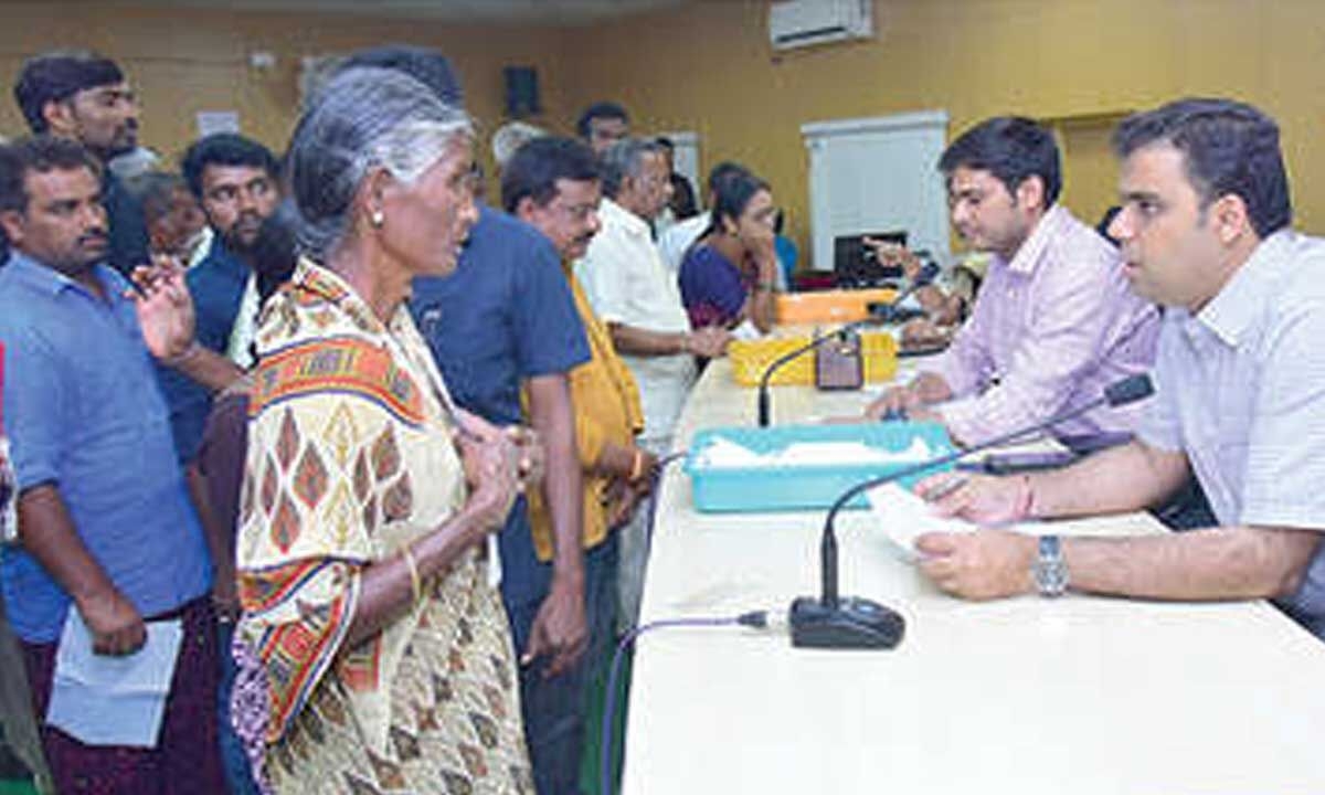 Babus urged to solve grievances at PGRS