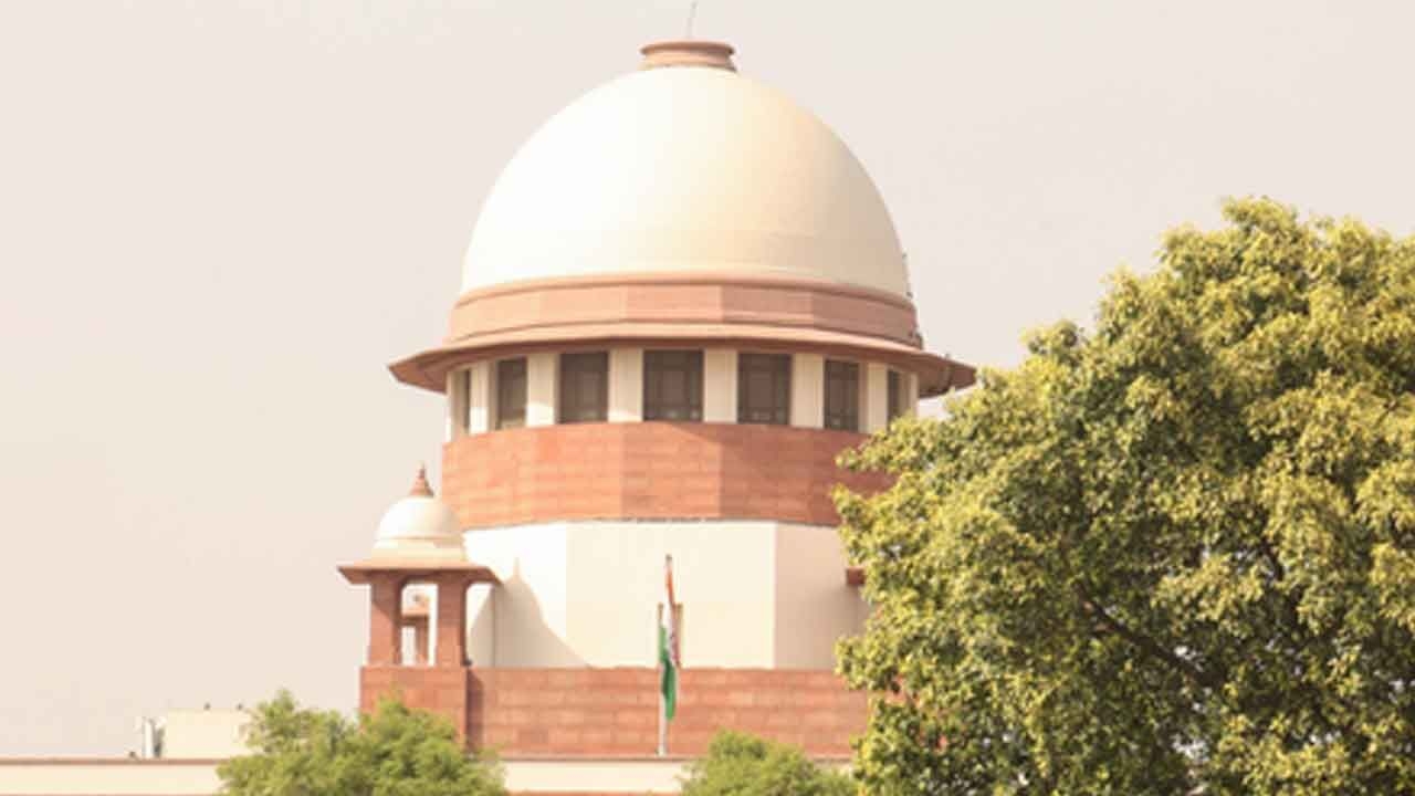 Phone tapping case: SC directs return of passport of Telangana ex-intelligence chief