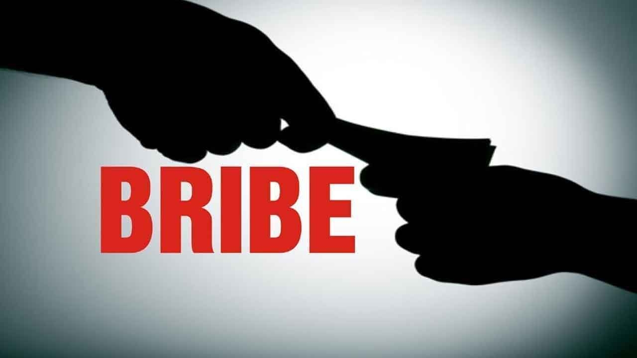 ACB nabs 2 RIs for demanding bribes