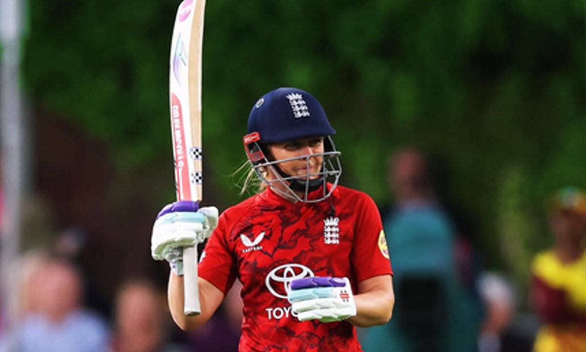 Heather Knight ruled out of home summer with hamstring injury