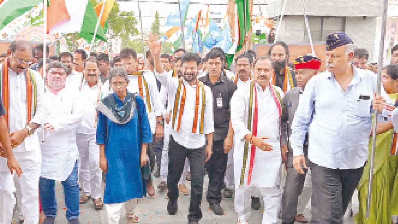 CM calls for Change of guard at Centre